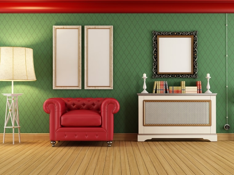 For a vintage living room atmosphere, green and red go well together